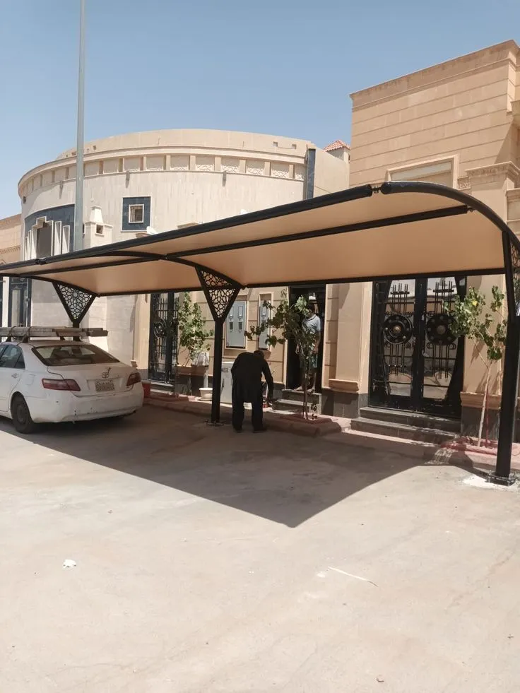أفضل لون لمظلة سيارة قماشية يقلل الحرارة بالرياض