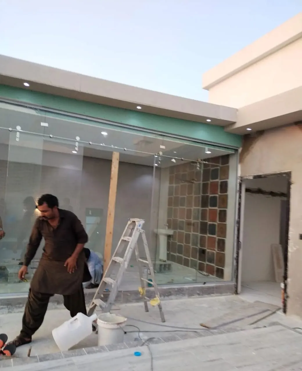 غرف جلسات خارجية زجاجية ورشة حدادة غرب الرياض