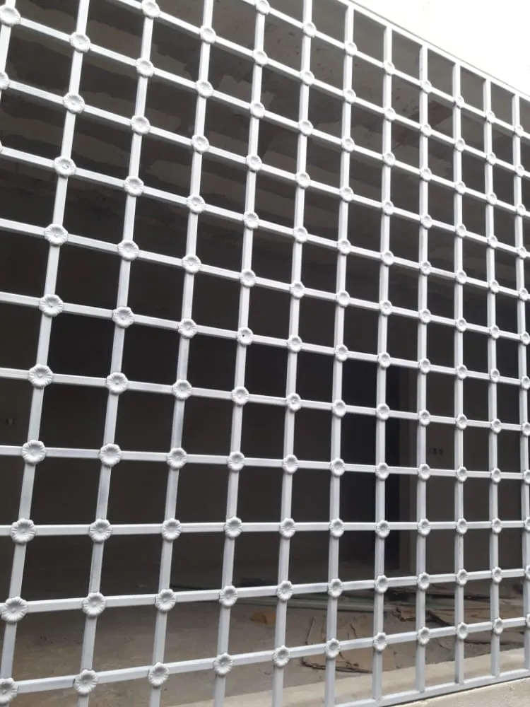 حداد شبابيك حديدية مزخرفة تحمي وتزين الواجهات حي العارض