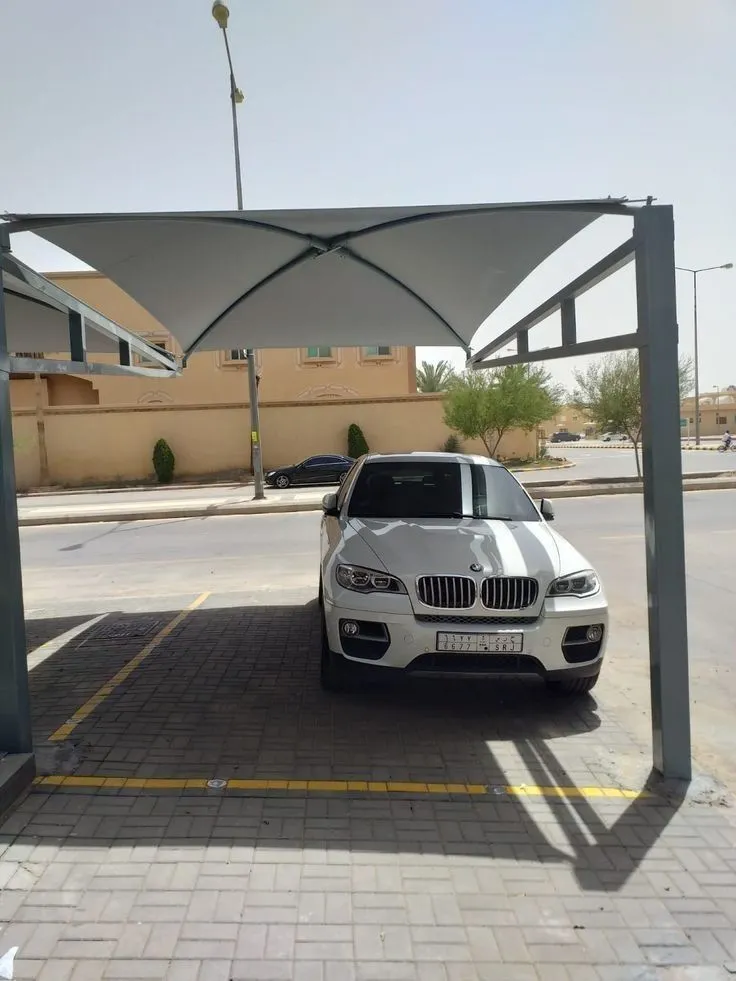 كم تكلفة عمل مظلة سيارة في الحوش حي السويدي