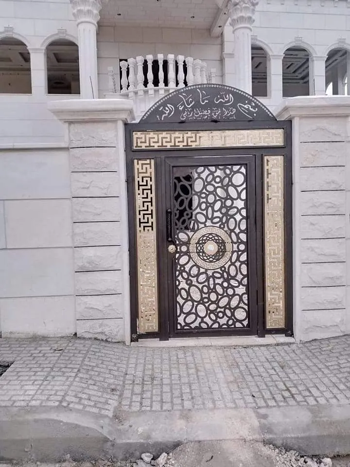 معلم أبواب ليزر تصميم أنيق يرفع من قيمة العقار في الرياض