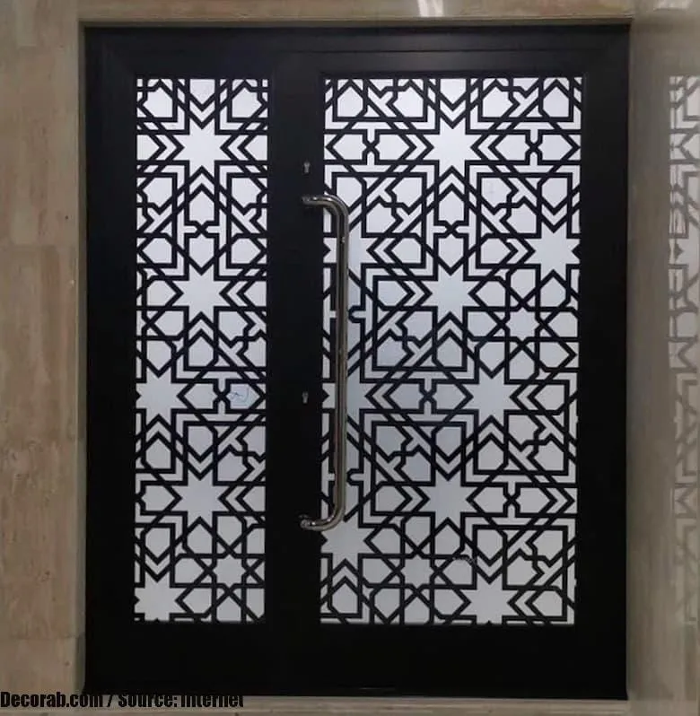 حداد إصلاح أبواب الحديقة والمداخل والمخازن في الرياض