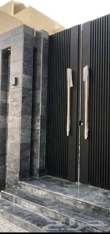 حداد إصلاح أبواب الحديقة والمداخل والمخازن في الرياض