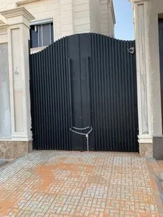 حداد إصلاح أبواب الحديقة والمداخل والمخازن في الرياض