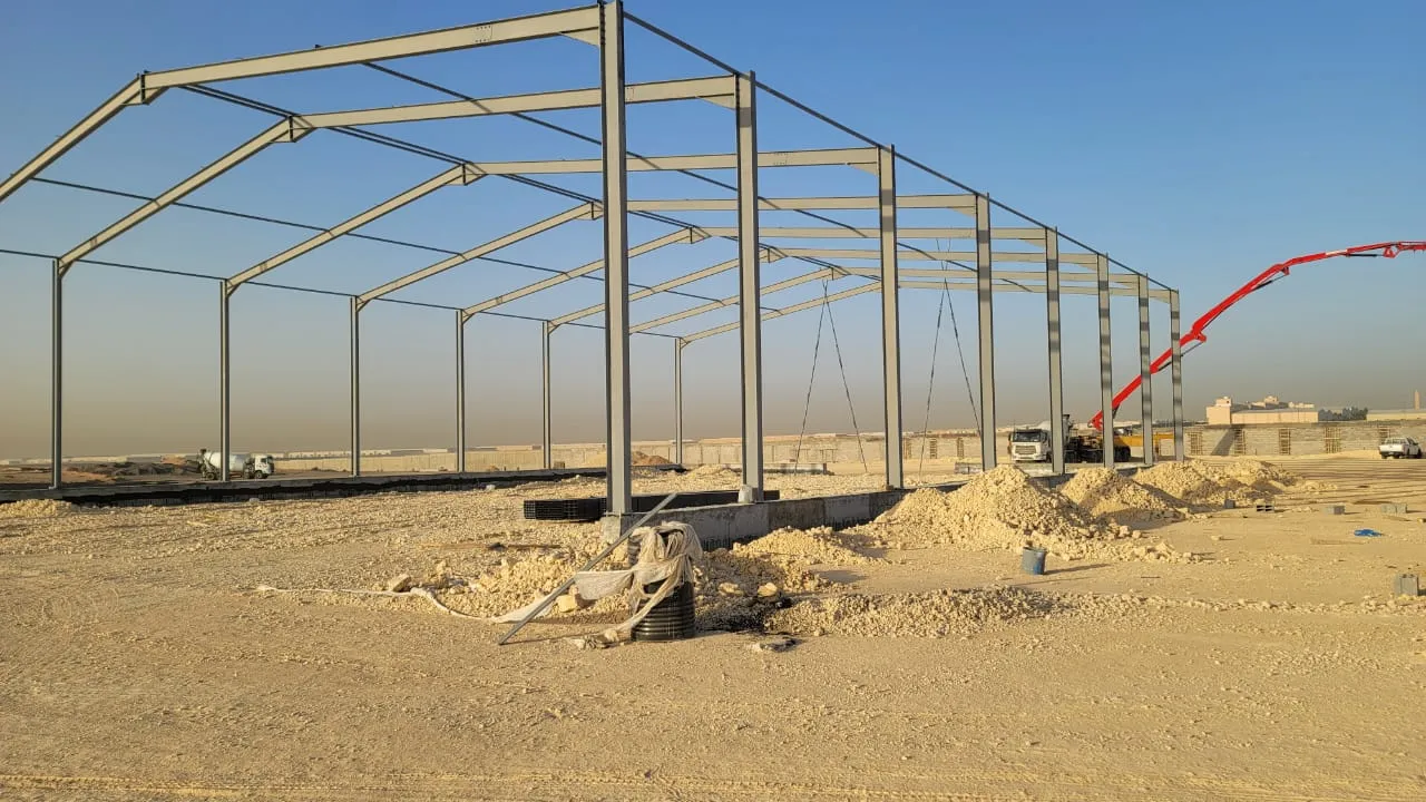 إنشاء حظائر ومزارع دواجن بالساندوتش بنل  الرياض