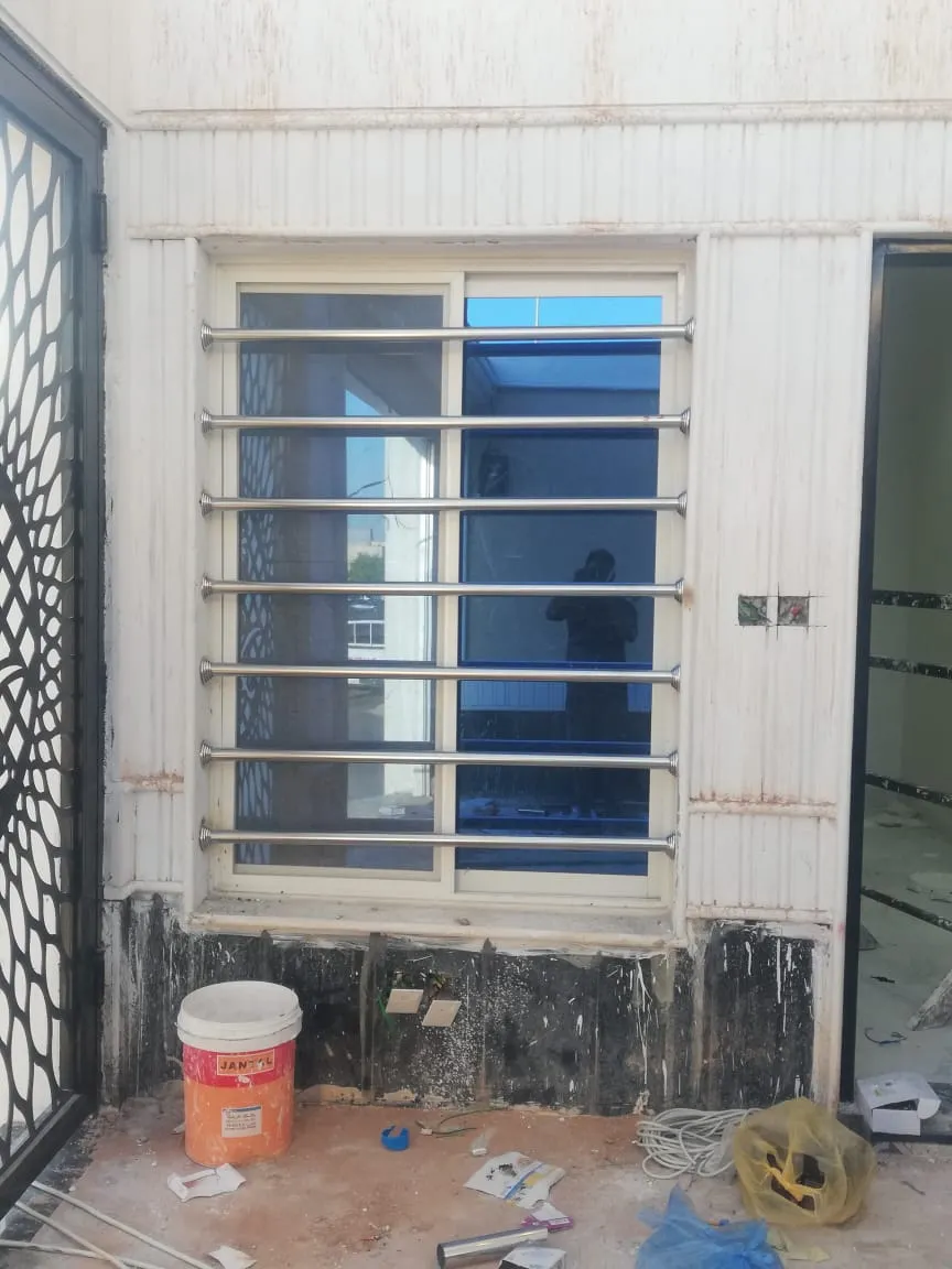 حداد شاطر تركيب حمايات شبابيك حديد مع دهان وضمان في الرياض