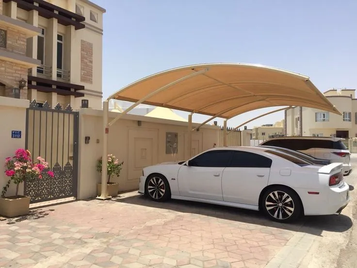 تركيب مظلة في الشارع امام البيت جنوب الرياض