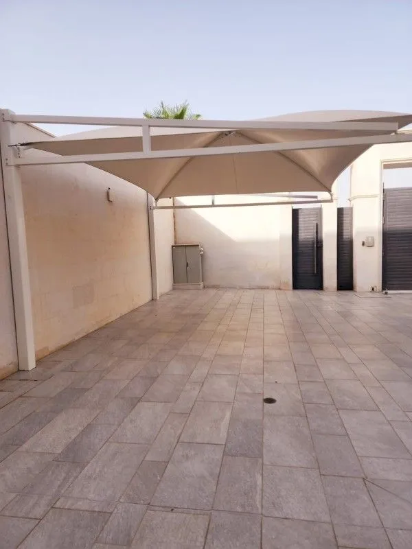 مظلات سيارات الرياض بتخفيضات الصيف 2025