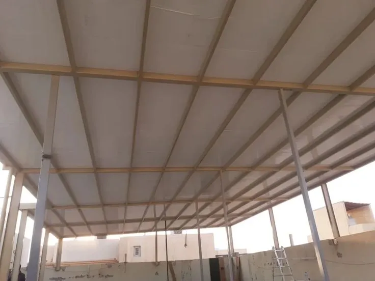 مميزات ساندوتش بنل ملاحق تركيب متقن عمل سريع في شمال الرياض