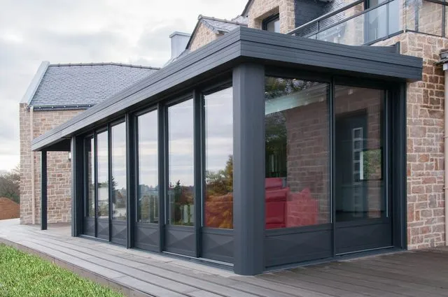 ديكور مجالس زجاج بإضاءة مخفية بالرياض