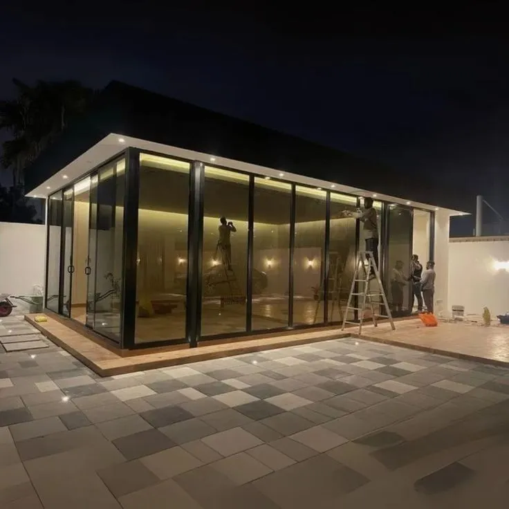 ديكور مجالس زجاج بإضاءة مخفية بالرياض