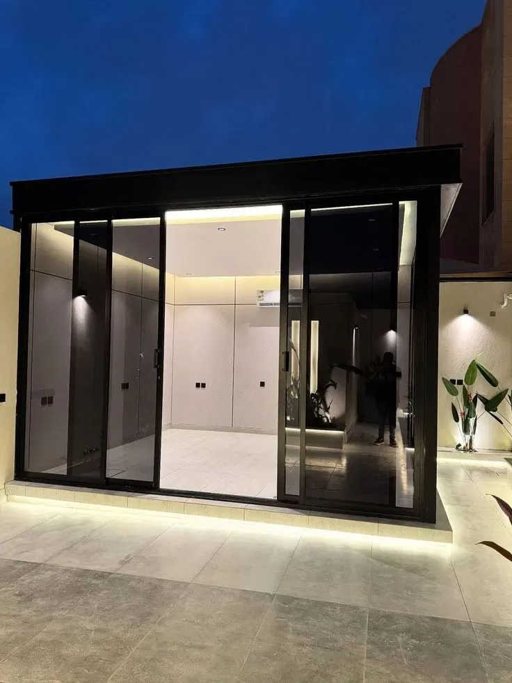 ديكور مجالس زجاج بإضاءة مخفية بالرياض