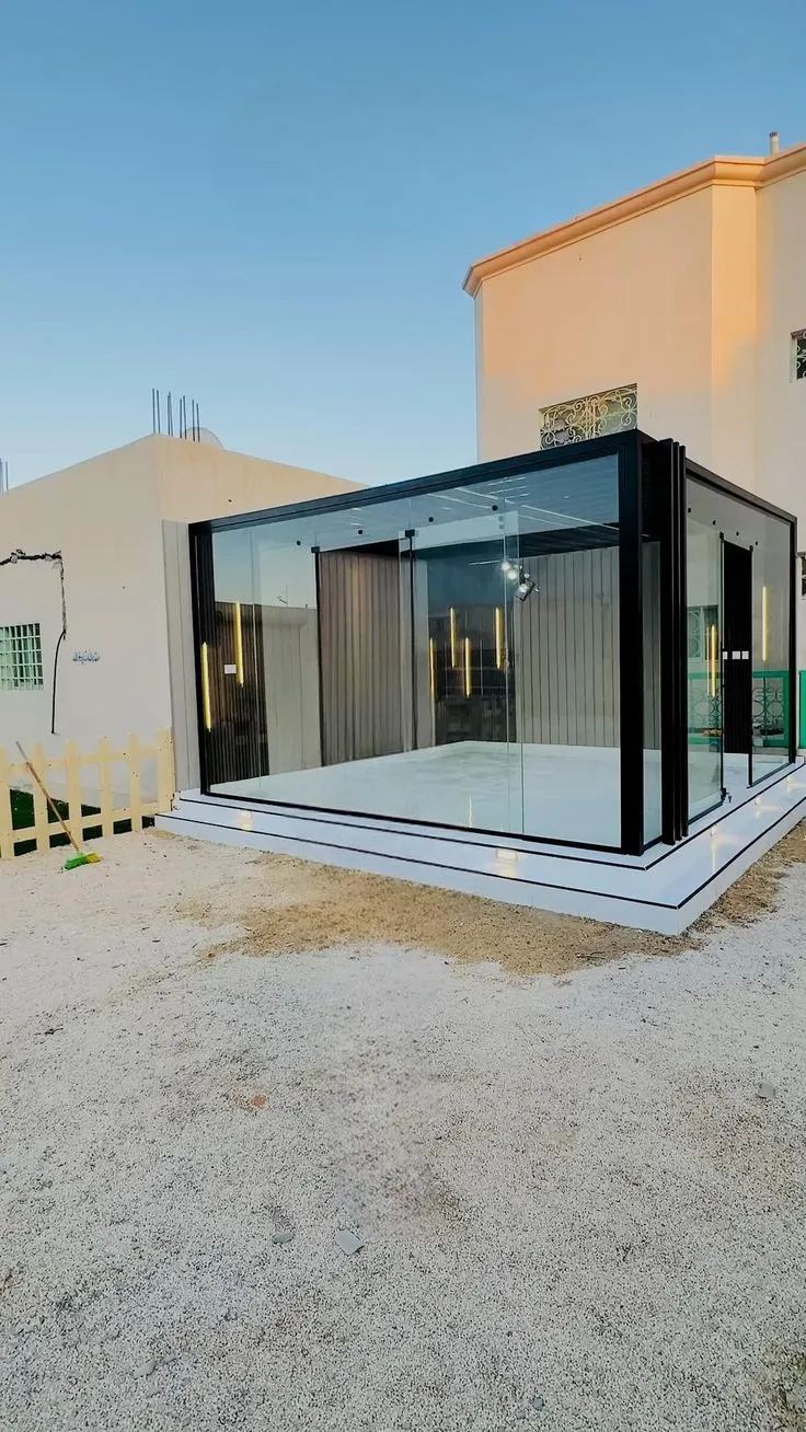 ديكور مجالس زجاج بإضاءة مخفية بالرياض