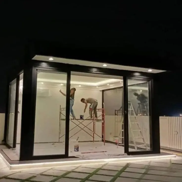 ديكور مجالس زجاج بإضاءة مخفية بالرياض