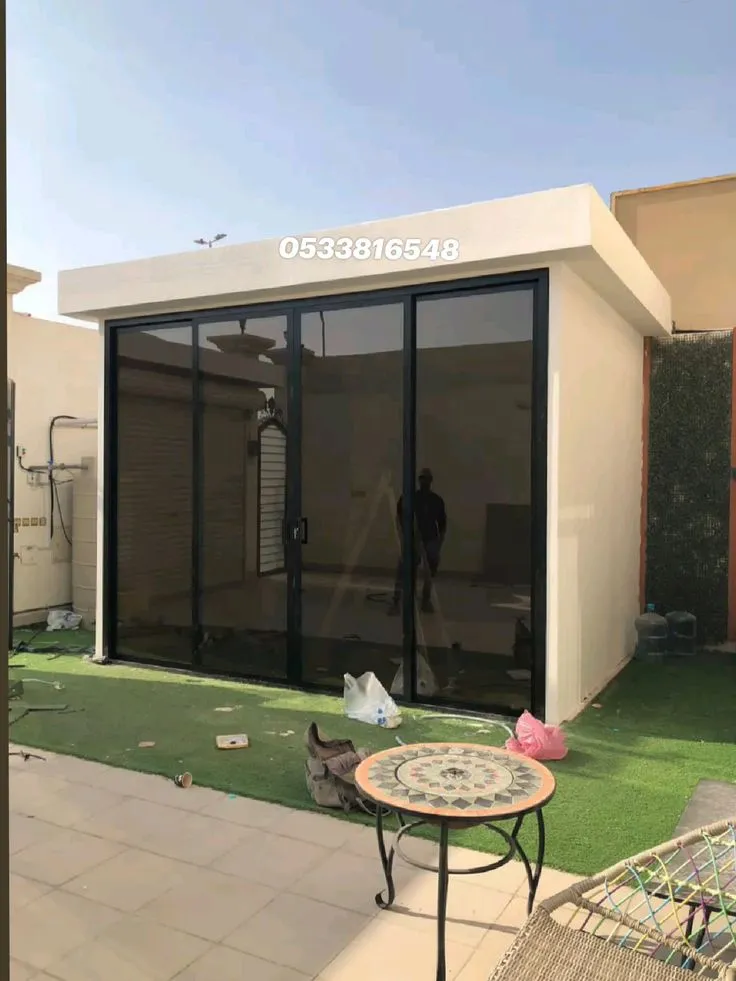 ديكور مجالس زجاج بإضاءة مخفية بالرياض