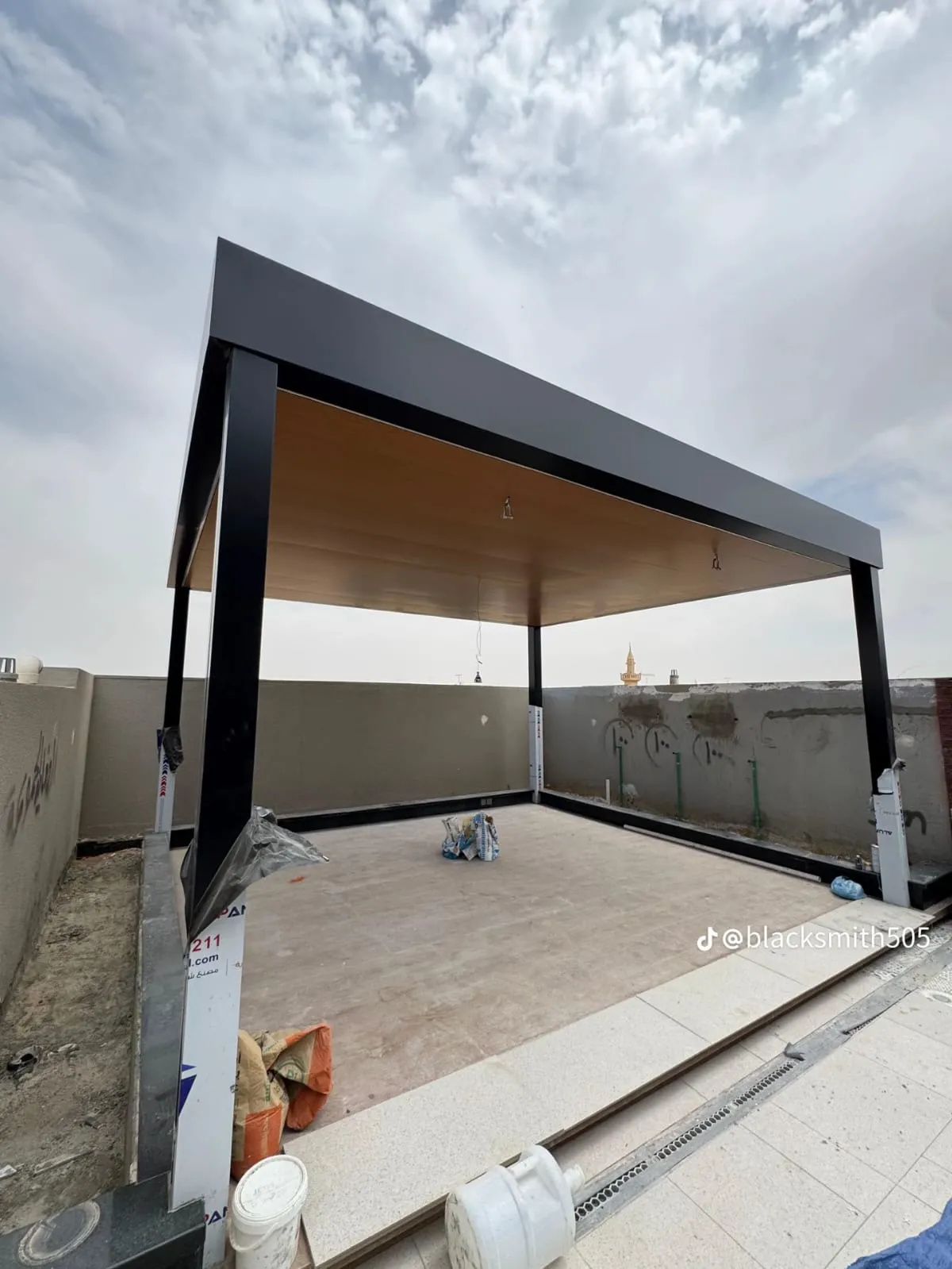 تركيب مظلة خشبية مدخل الرياض