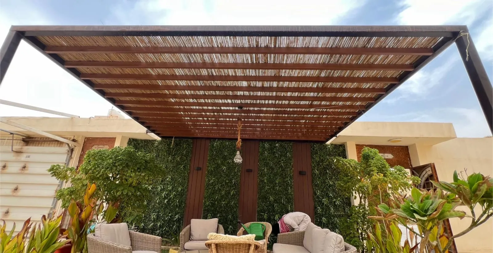 تركيب مظلة خشبية مدخل الرياض