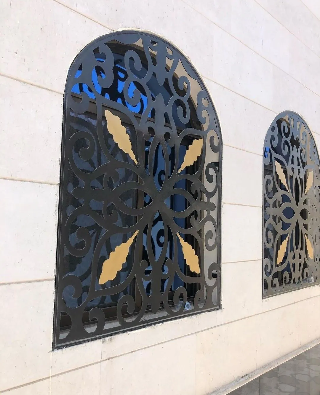 معلم حداد أبواب ليزر في حي القيروان الرياض بأفضل الأسعار