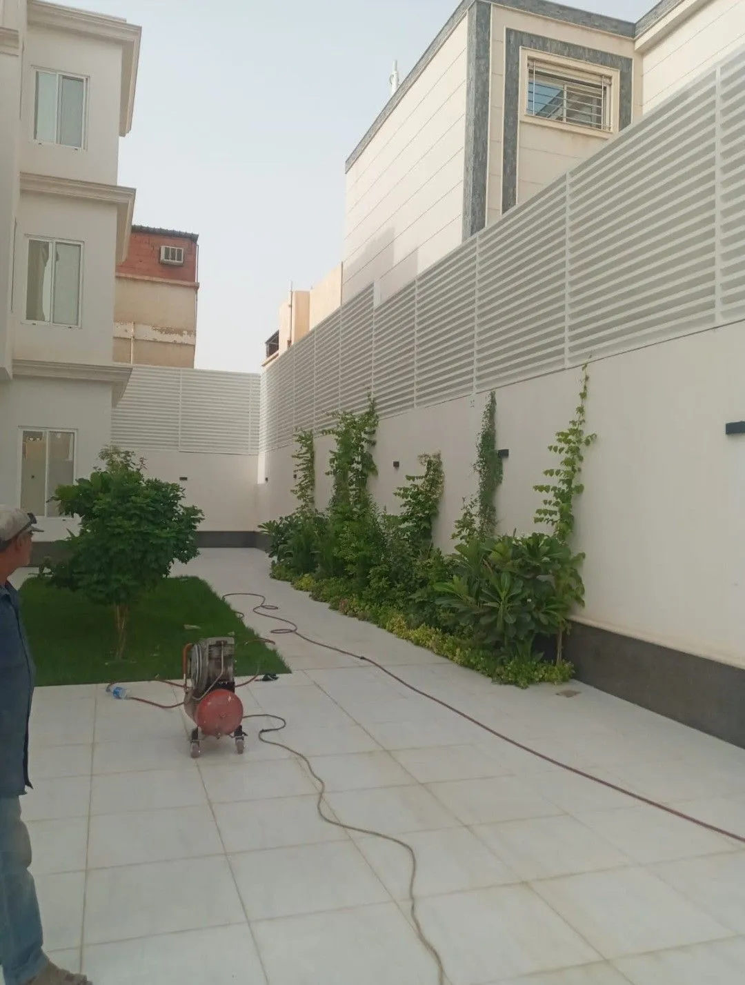 صور سواتر حماية حي لبن