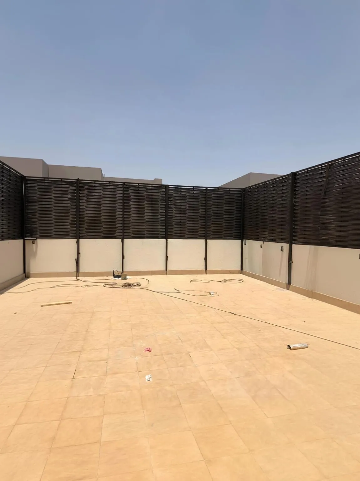 كم  سعر لوح  سواتر شرائح  حي  طويق
