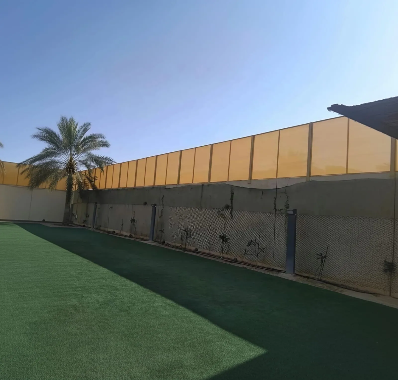 سواتر شرائح بين الجيران الرياض